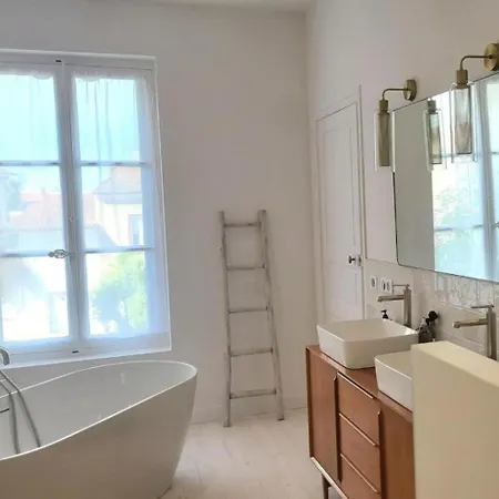 Дом отдыха Magnifique Maison Avec Piscine *